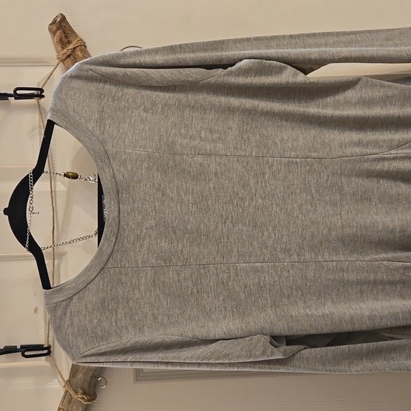 3 for $20☢️Shirt,tee,long sleeve,butterfly,grey,black,fancy back - Picture 7 of 9